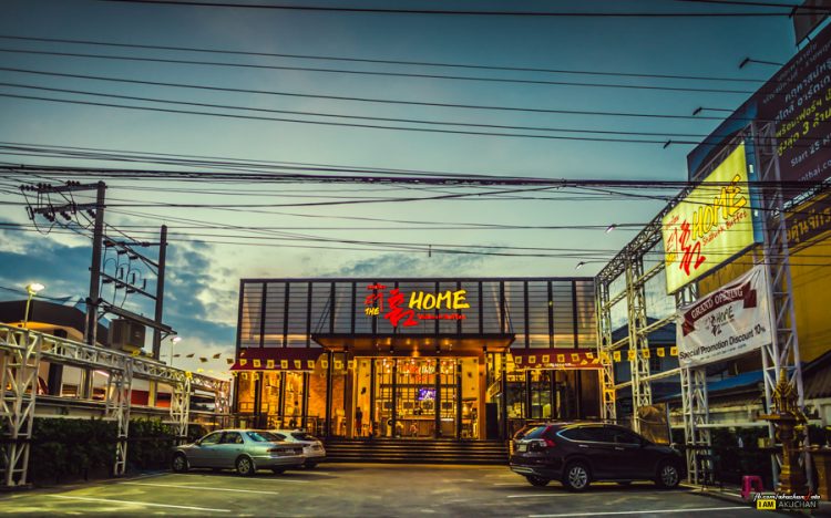ถ้าวิ่งมาเส้นจากตัวเมืองเลยหมู่บ้านLADAWAN เจอKFC drive-thru ก็รอเลี้ยวติดกันเลย "The Home Shabu & K.Buffet"(เดอะโฮมชาบู แอนด์เคบุฟเฟ่ต์)มีที่จอดรถหน้าร้านครับ มีที่จอดรถหน้าร้านครับ