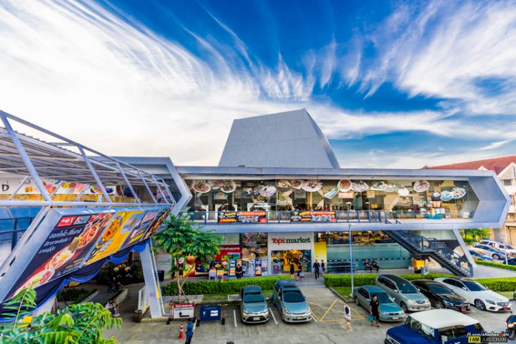 ร้านนี้ตั้งอยู่ที่คอมมูนิตี้มอลล์ BeeHive เมืองทองธานีครับ ไม่ไกลจาก Arena เลย ขึ้นมาชั้นสองเจอร้านใหญ่ๆนั่นไม่ผิดแน่นอน ร้านอยู่ชั้นสองฝั่งริมห้างครับ